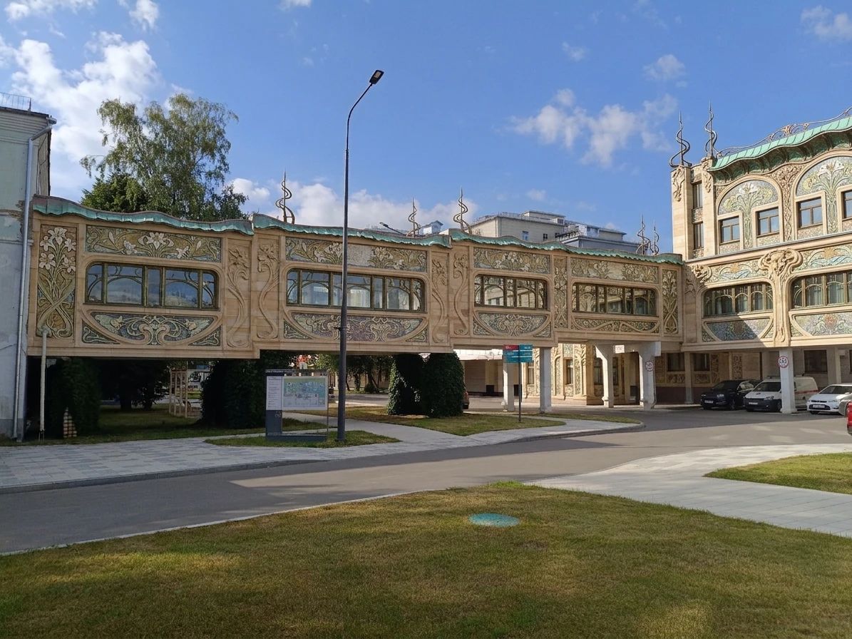 Дизайн фасада в стиле Модерн (ар-нуво) — фото фасада от нейросети AI Facade