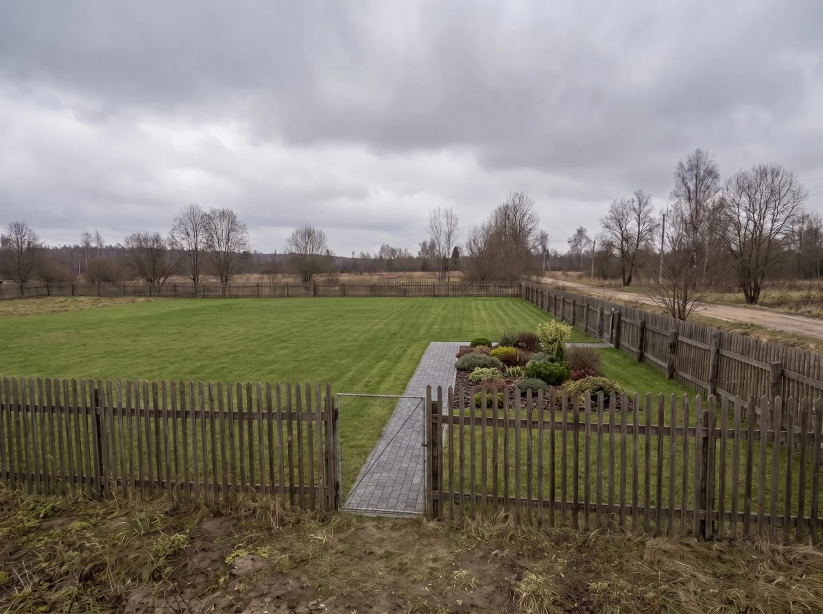 планировка участка по фото — зоны, дорожки, газон и посадки, AI-визуализация