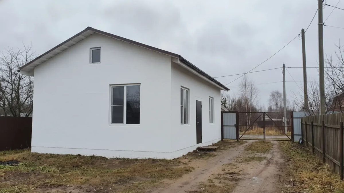 утеплённый фасад дома с декоративной отделкой — AI-визуализация по фото