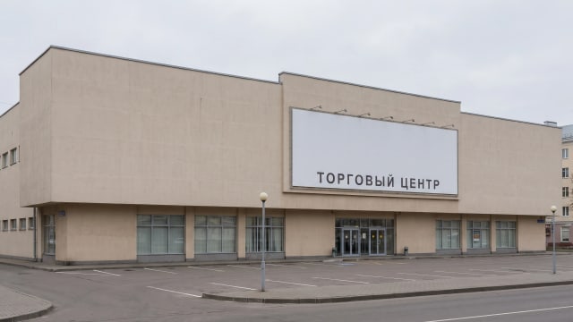 Торговый центр до обновления фасада